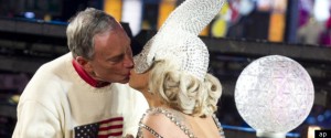 Lady Gaga kisses Mayor Bloomberg